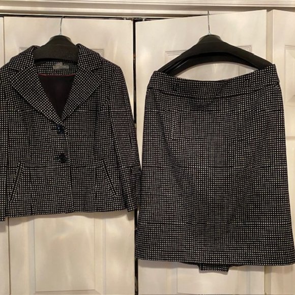 Two Beautiful Ann Taylor wool suits - Picture 4 of 4